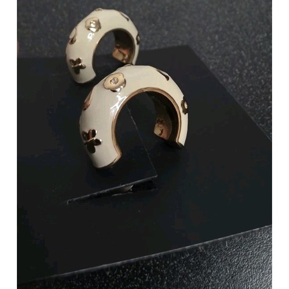 NEW Coach Enamel Signature Floral Huggie Earrings White Gold Dangle Stud - Picture 4 of 5